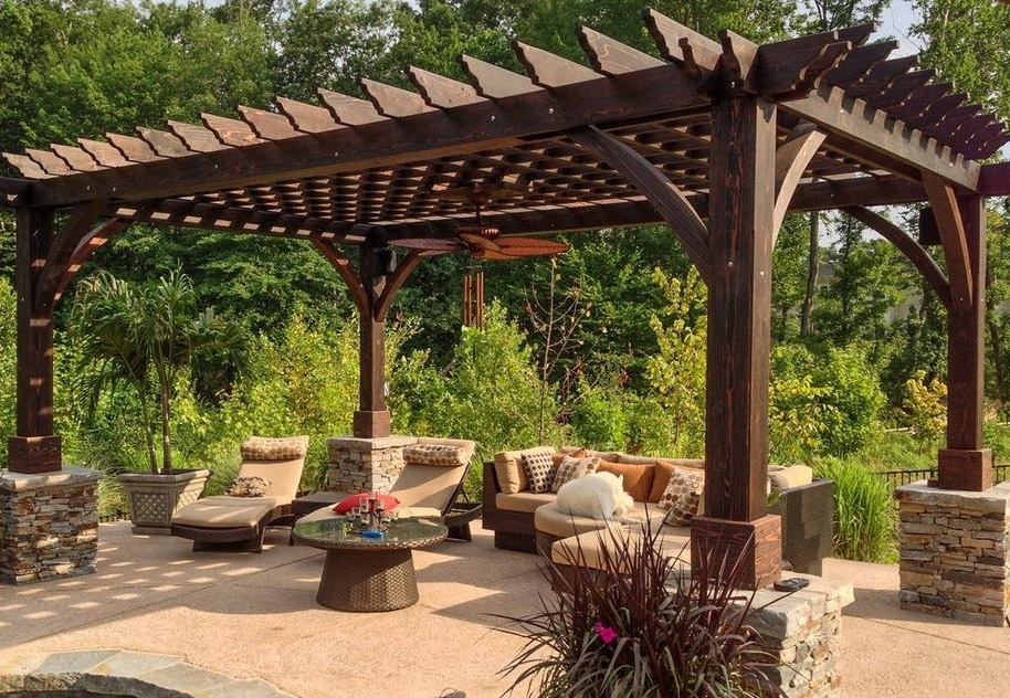 Patio pergola with retractable awning
